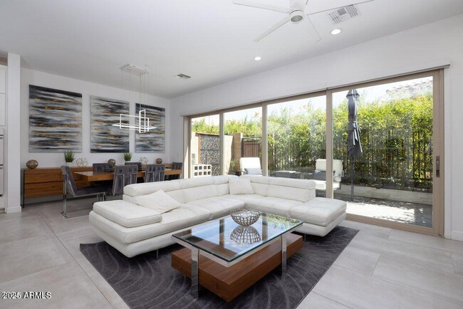 Building Photo - 7347 E Vista Bonita Dr