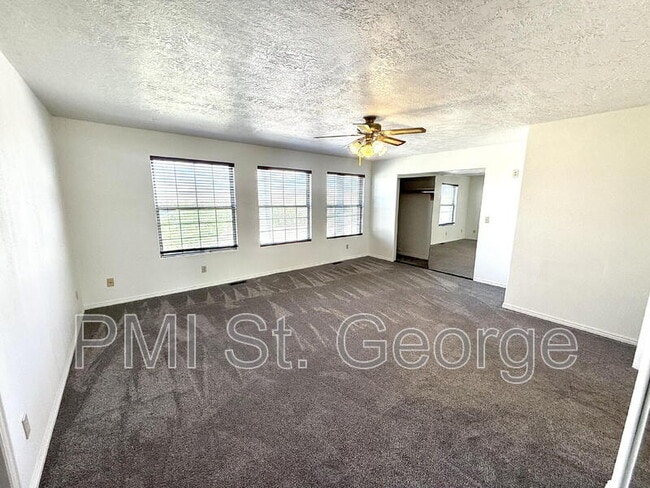 Building Photo - 2506 W Grandview Dr