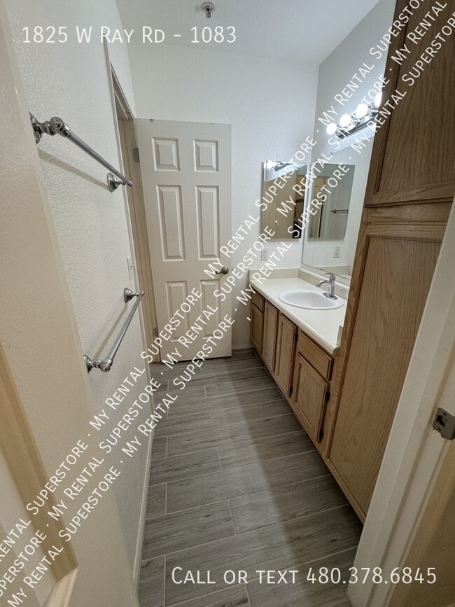 Building Photo - 1825 W Ray Rd