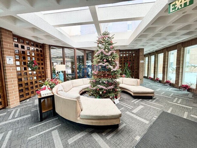 Building Photo - 2880 S Locust St