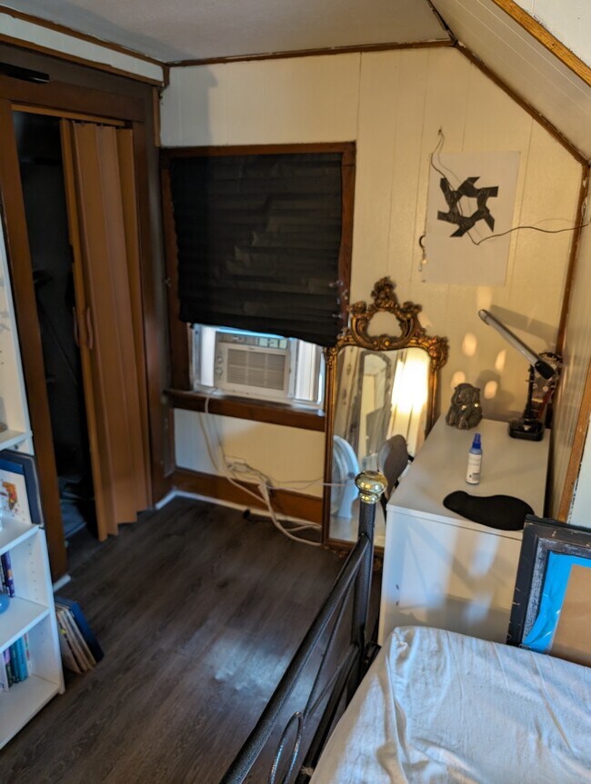 Building Photo - 301 E Eleanor St