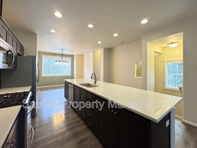 Building Photo - 175 NE 80th Ave