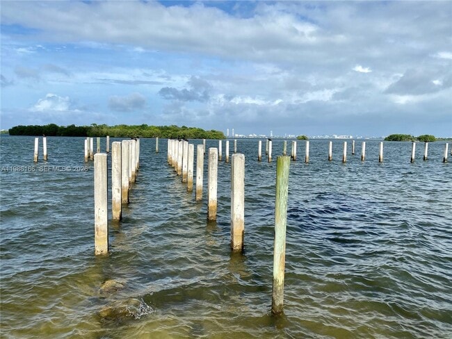 Building Photo - 750 NE 64th St