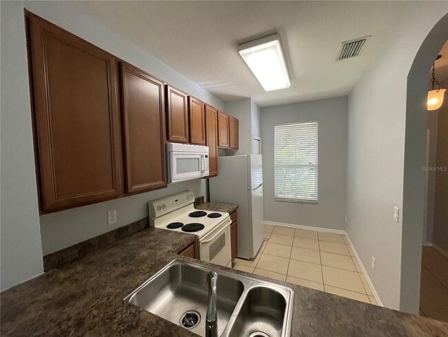 Building Photo - 2061 Retreat View Cir