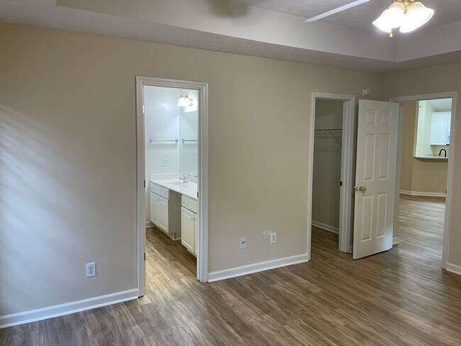 Building Photo - 618 Ridge Park Dr