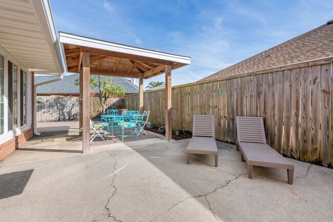 Building Photo - 300 Lan Rob Ln