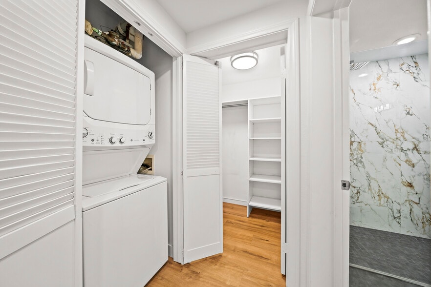 Building Photo - 2400 5Th Ave