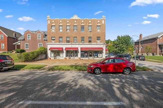 Building Photo - Move-In Special! Freshly Updated Southampt...