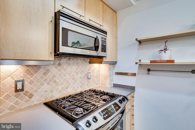 Building Photo - 1830 11th St NW