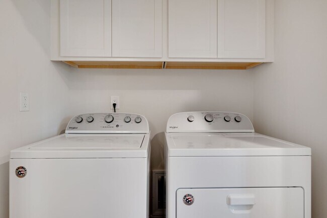 Building Photo - Available Early August! 4 Bed, 3.5 Ba in W...
