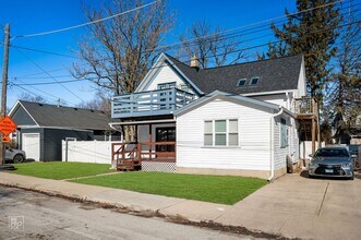 Building Photo - 164 Oak St