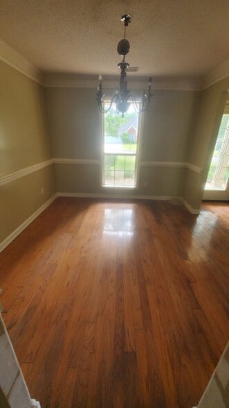 Building Photo - 1084 Tara Dr