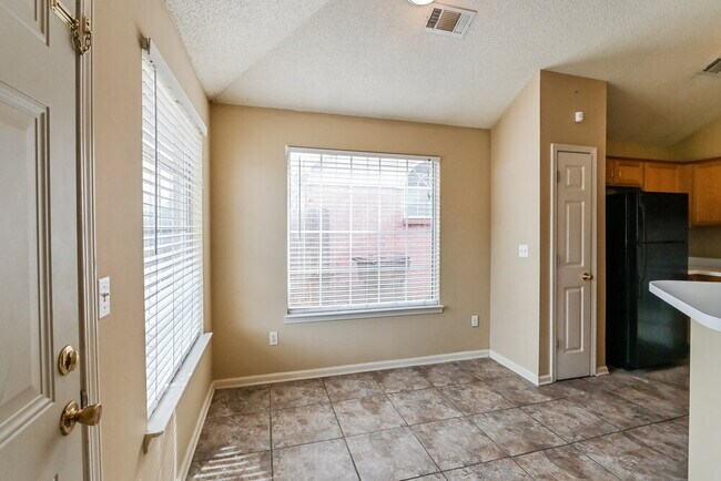 Building Photo - 8090 Bensford Ln