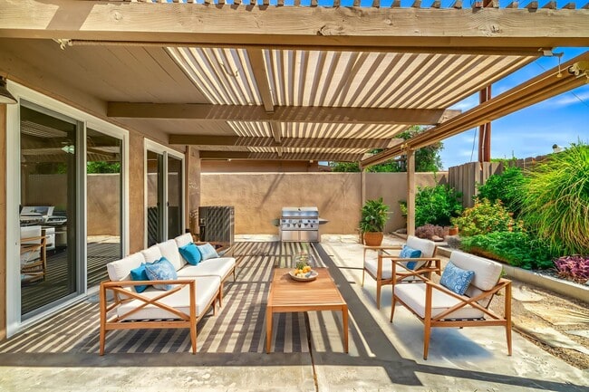 Building Photo - 51550 Avenida Mendoza