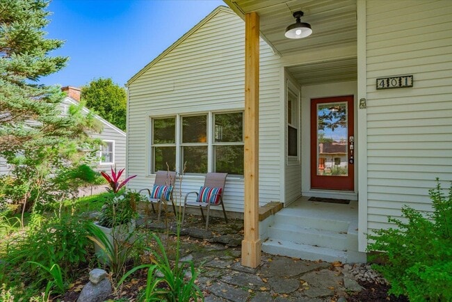 Building Photo - 401 Merrill Crest Dr