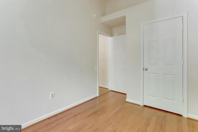 Building Photo - 7170 Westfield Ct