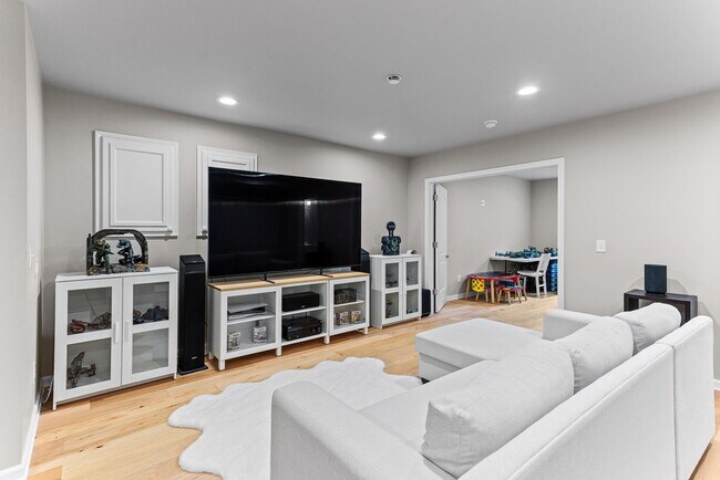 Building Photo - 1675 Addison Cir