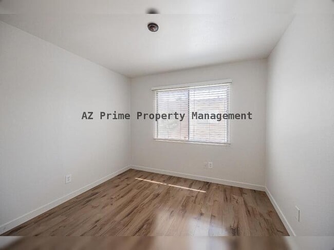 Building Photo - 8113 E Glenrosa Ave