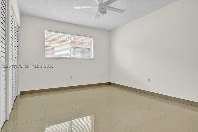 Building Photo - 16453 NE 33rd Ave