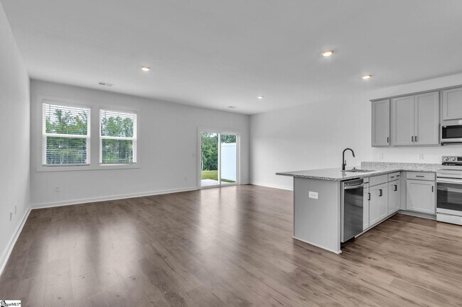 Building Photo - 1250 Westgate Vlg Dr