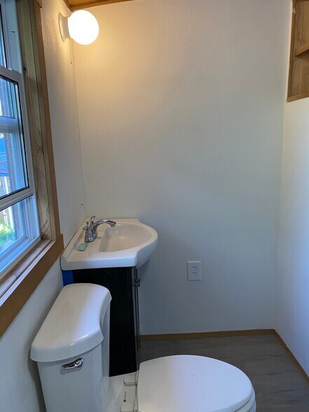 Building Photo - 26 N St NE