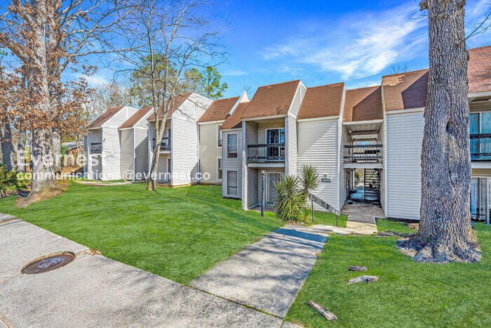 Building Photo - 2247 Sedgwick St