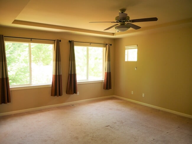 Building Photo - 5 Bedroom 2.5 Bath Home Near Downtown Redmond