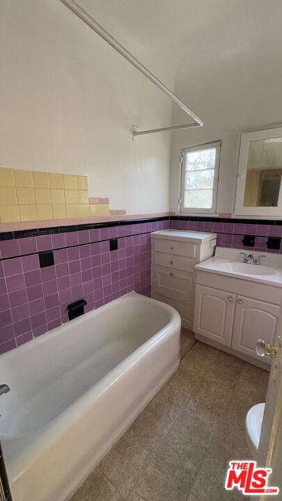 Building Photo - 1553 S Durango Ave