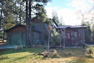 Building Photo - Short-Term Lease in Sunriver through May 3...