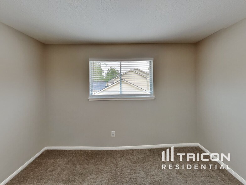 Building Photo - 5711 Kiowa Timbers Dr