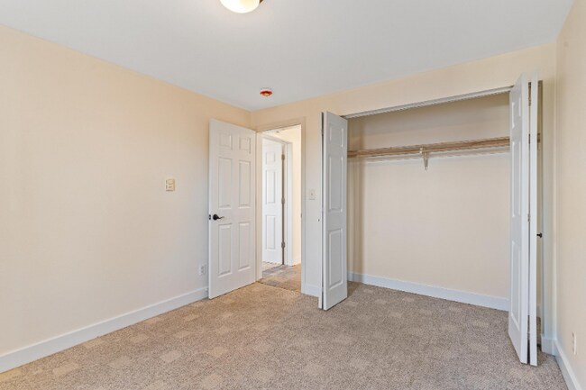 Building Photo - 3209 Hoyt Ave
