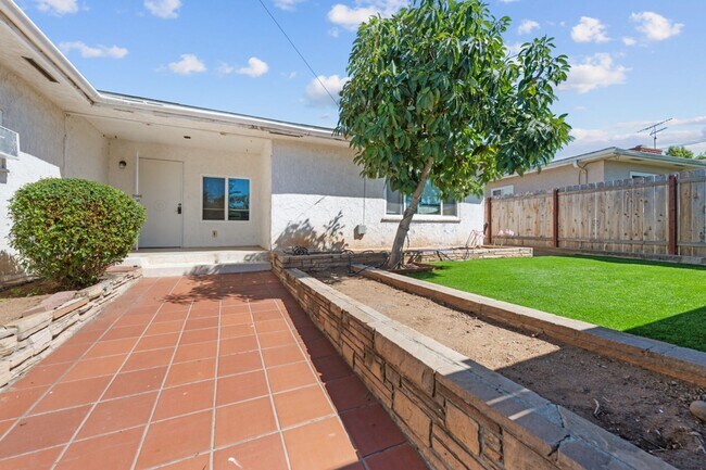 Building Photo - 5227 E Falls View Dr