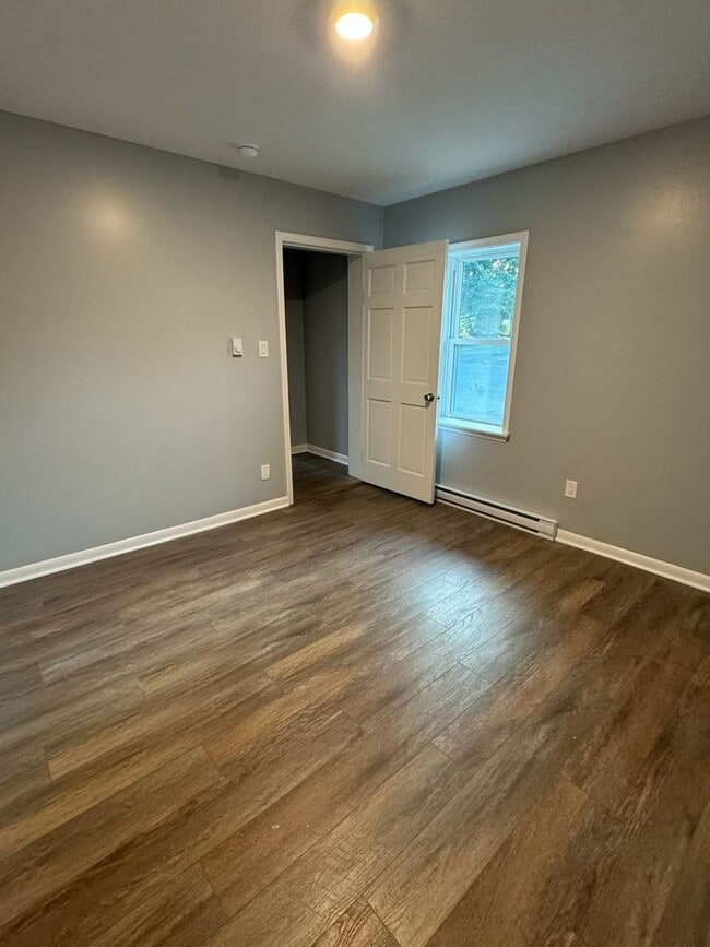 Building Photo - 9941 Crossfield Rd