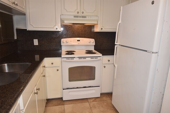 Building Photo - 2585 Marilee Ln