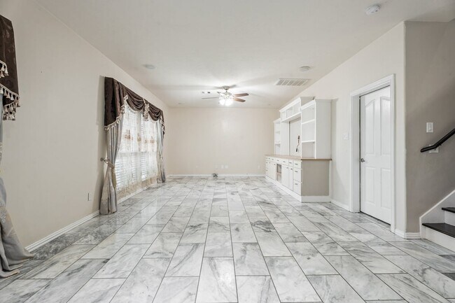 Building Photo - 6605 Fallen Breeze Ln