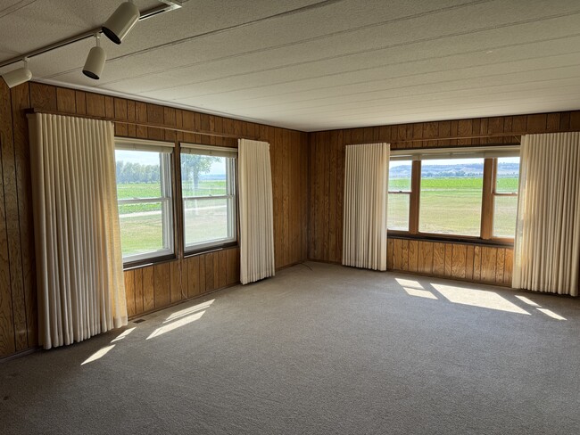 Building Photo - 3430 Old Hwy 10 W