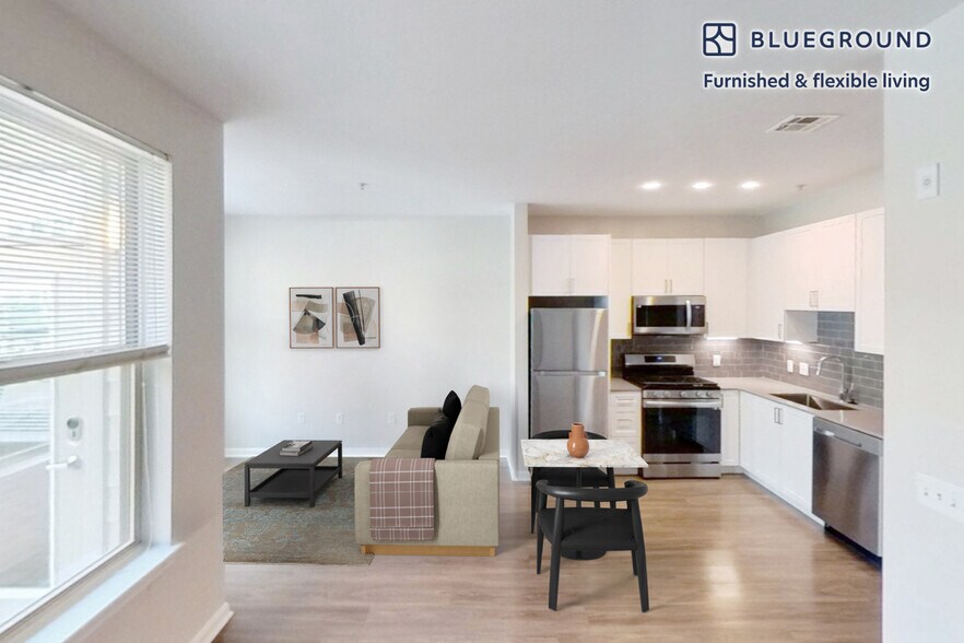 Primary Photo - 333 Great River Rd