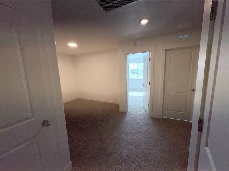 Building Photo - 2019 E Canyonlands Ln