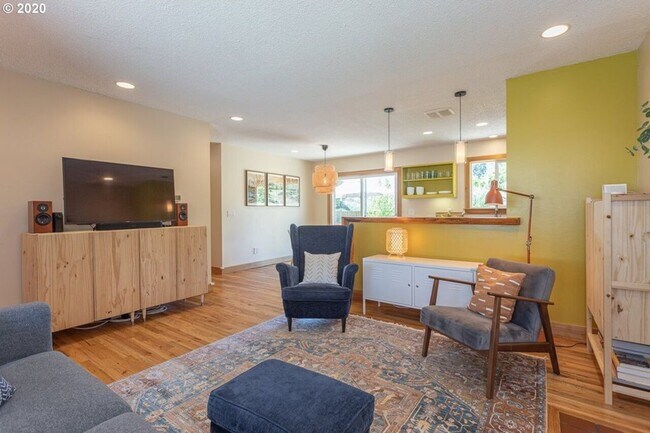 Building Photo - Brightwood