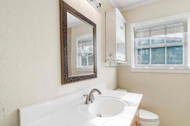 Building Photo - 1008 17th Ave N