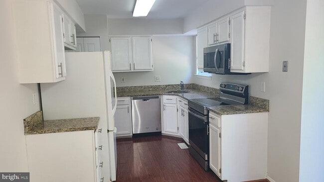 Building Photo - 8113 Wooded Glen Ct