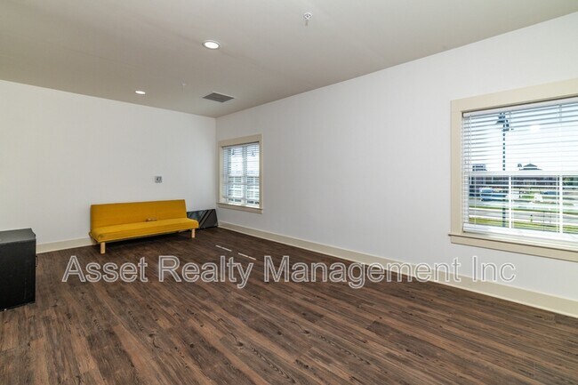 Building Photo - 1110 Franck St