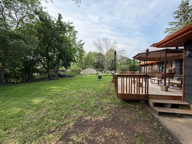 Building Photo - Bloomington 4 Bed 3 Bath Single Family Home