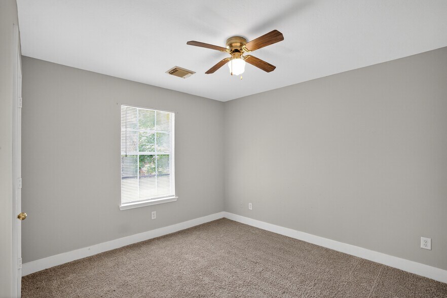 Building Photo - 18827 Atasca Oaks Dr