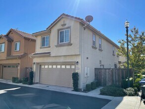 Building Photo - MODERN NEWER 3 BEDROOM 2 STORY FAIRFIELD *...