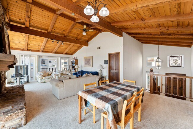 Building Photo - 1364 Weymouth Ln