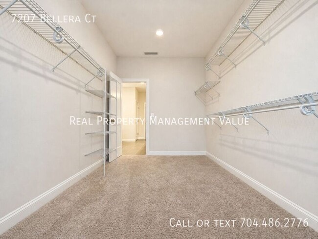 Building Photo - 7207 Bellera Ct