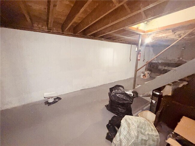 Building Photo - 25 Thurston Ave