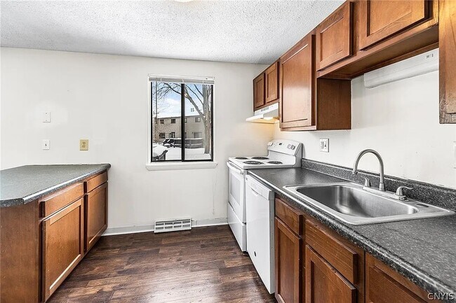 Building Photo - 364 Cameco Cir