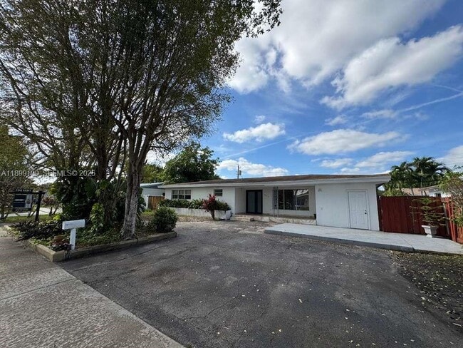 Primary Photo - 19410 NE 19th Ave